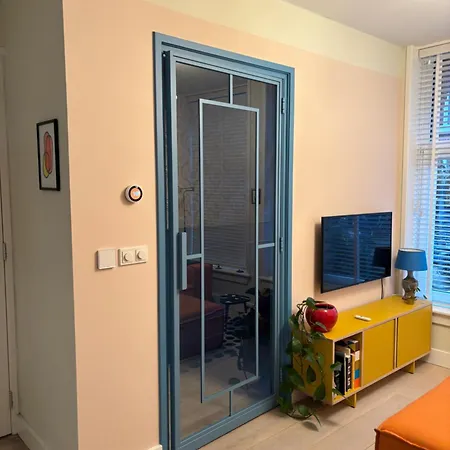 Stylish & Colorful With Large Garden! Appartement Amsterdam