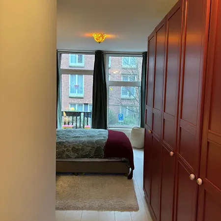 Stylish & Colorful With Large Garden! Apartment *