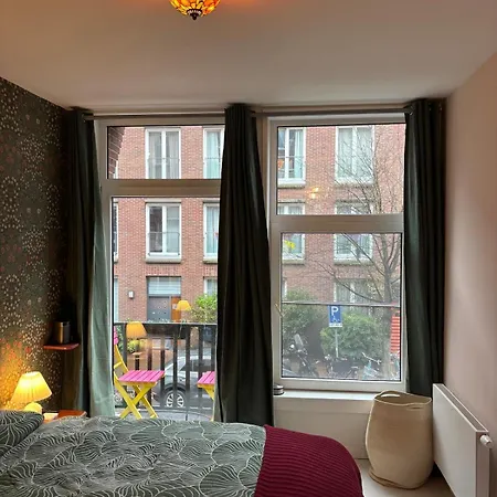 Stylish & Colorful With Large Garden! Apartament *